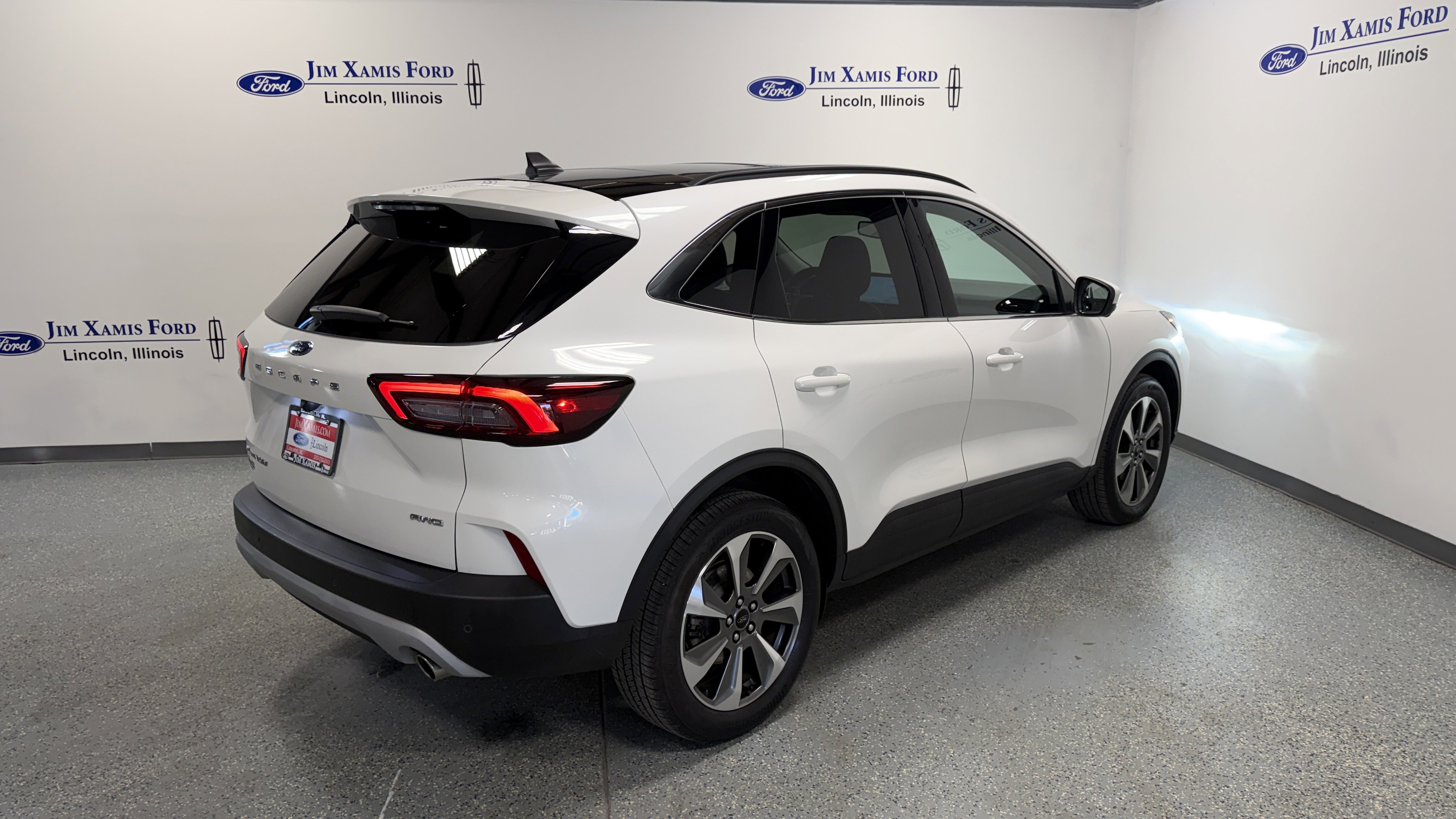 Used 2023 Ford Escape Platinum image 6