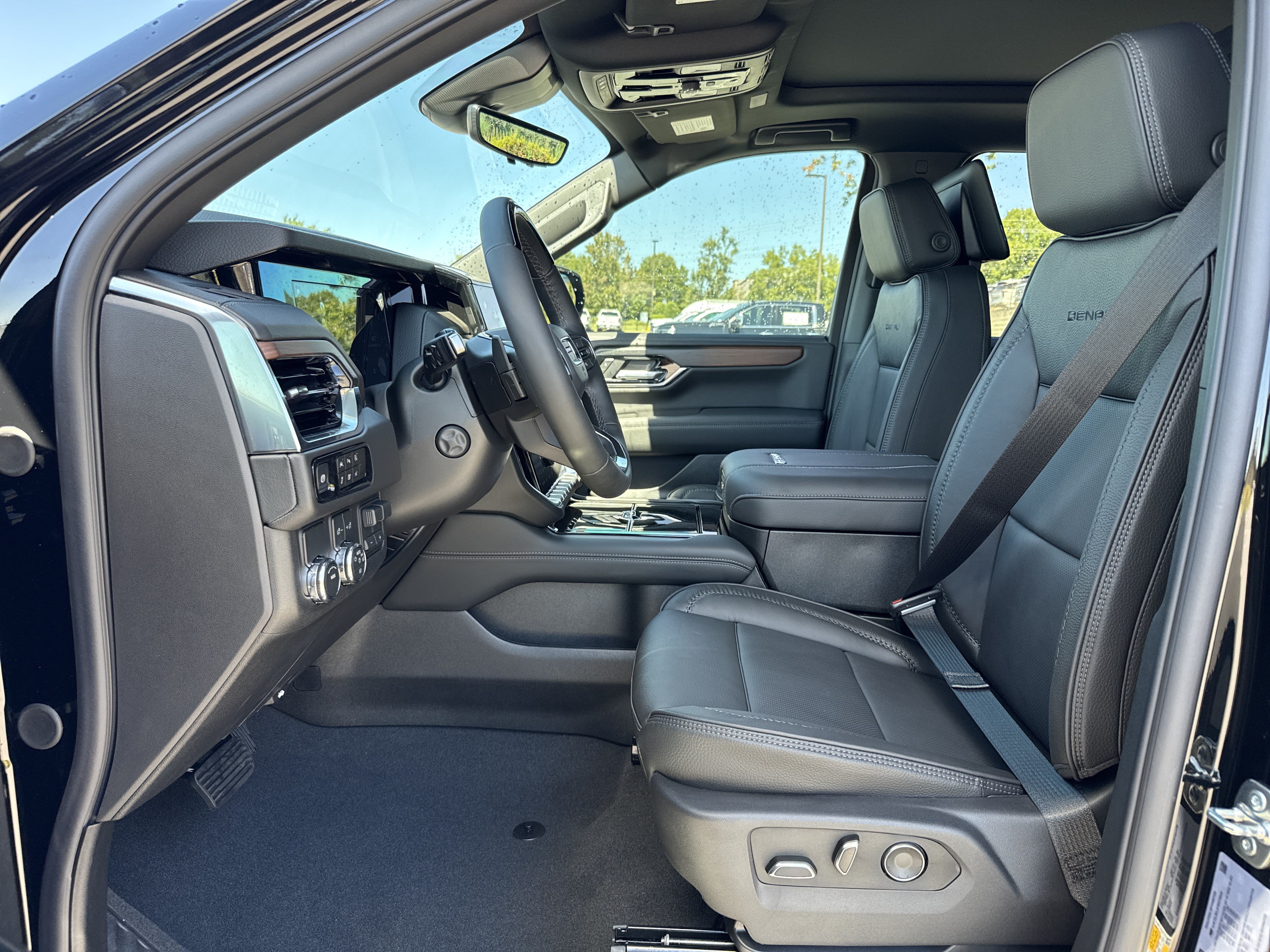 New 2026 GMC Yukon XL Denali w/ Denali Reserve Package RWD image 26