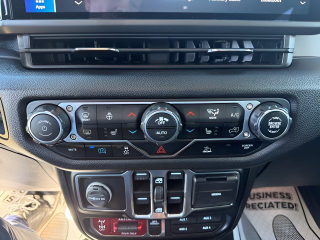 Used 2024 Jeep Wrangler Unlimited AWD/4WD image 22