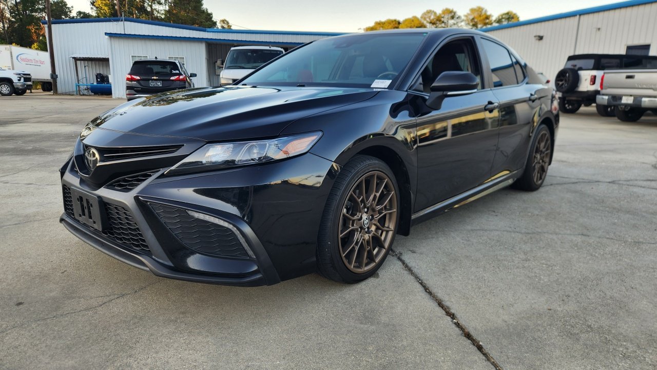 Used 2023 Toyota Camry SE FWD image 7