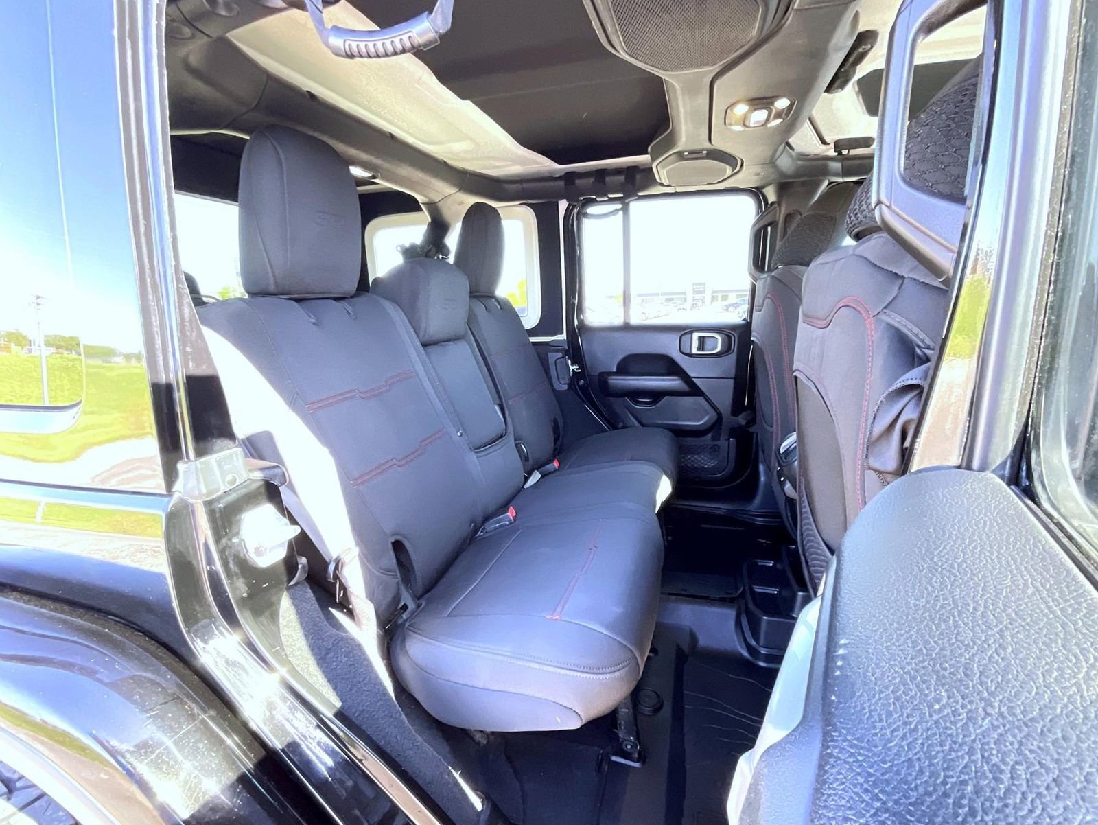 Used 2019 Jeep Wrangler Unlimited Rubicon w/ Dual Top Group AWD/4WD image 18