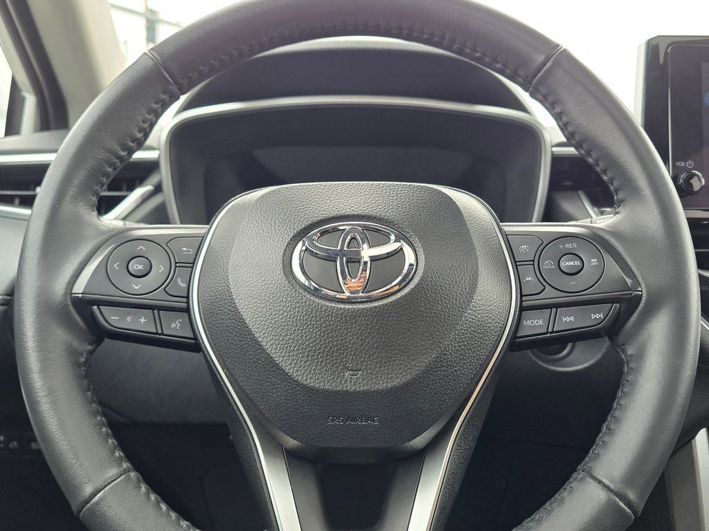 Used 2024 Toyota Corolla Cross XLE w/ Convenience Package image 27
