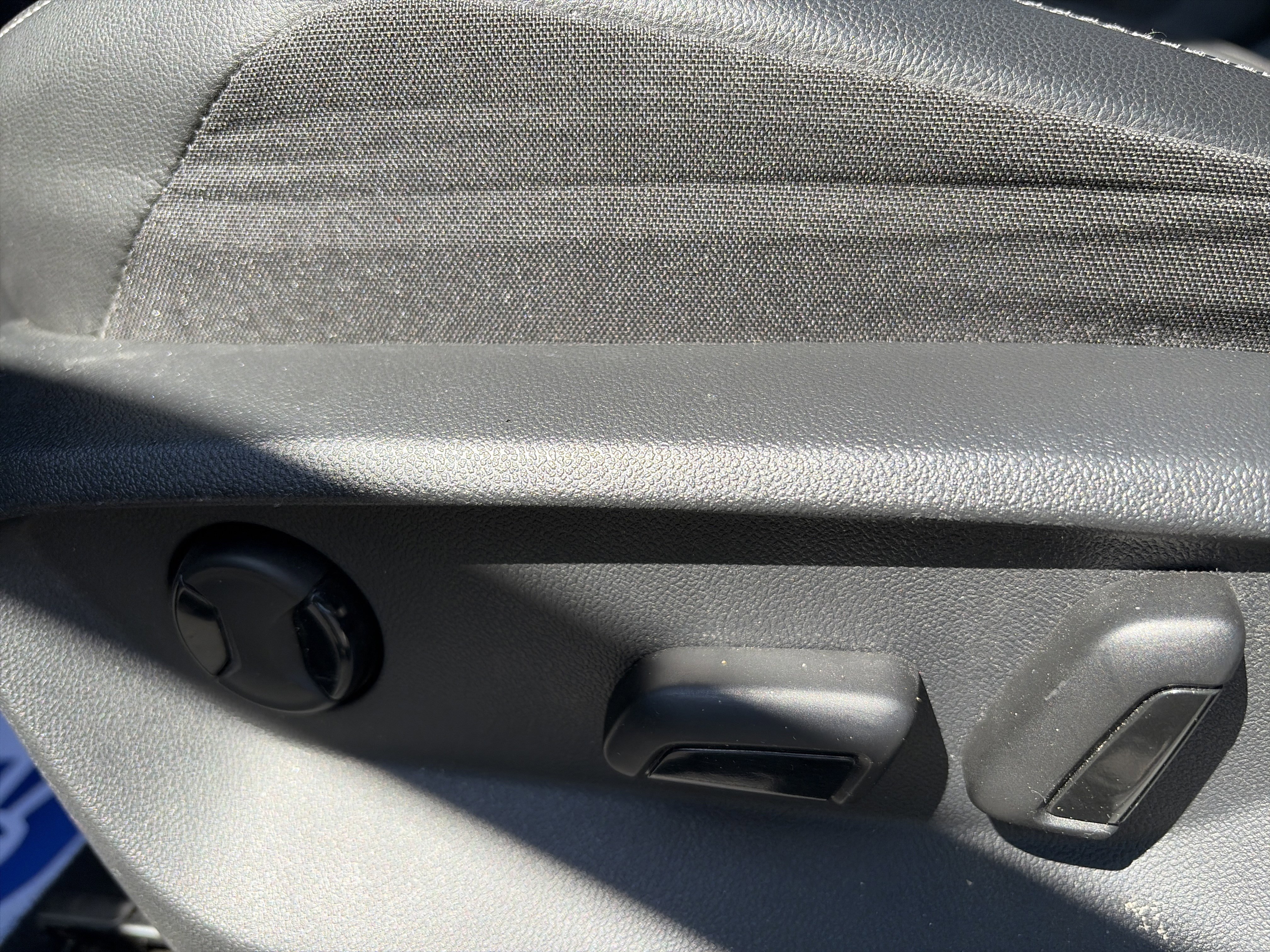 Used 2018 Volkswagen Tiguan SEL w/ 3rd Row Seat Package image 18
