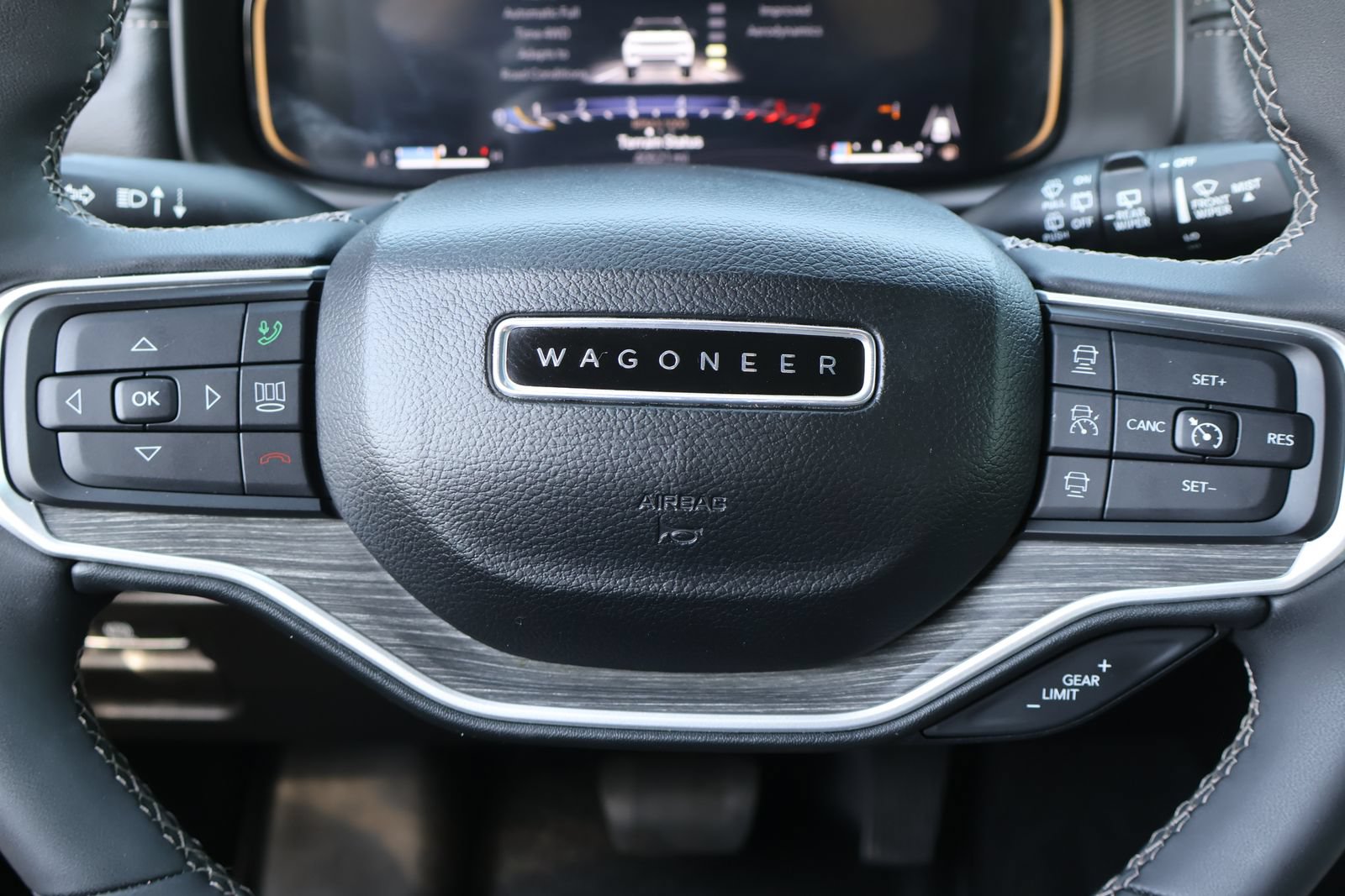 Used 2024 Jeep Wagoneer L Series III w/ Premium Group I AWD/4WD image 27