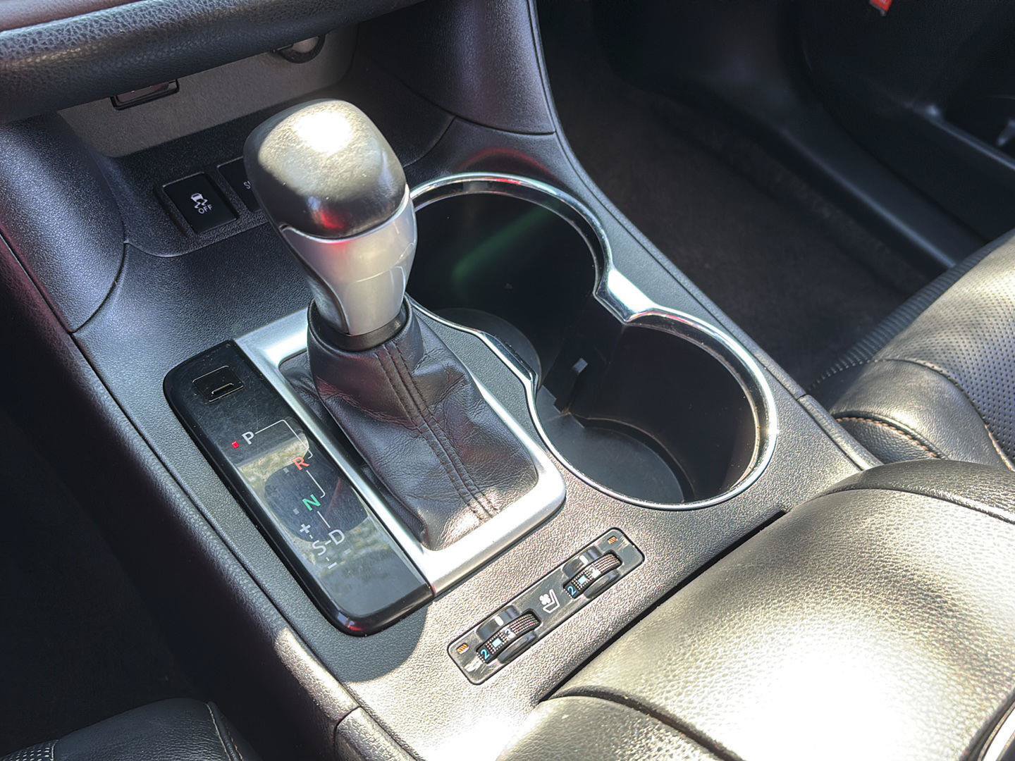 Used 2015 Toyota Highlander Limited AWD/4WD image 34