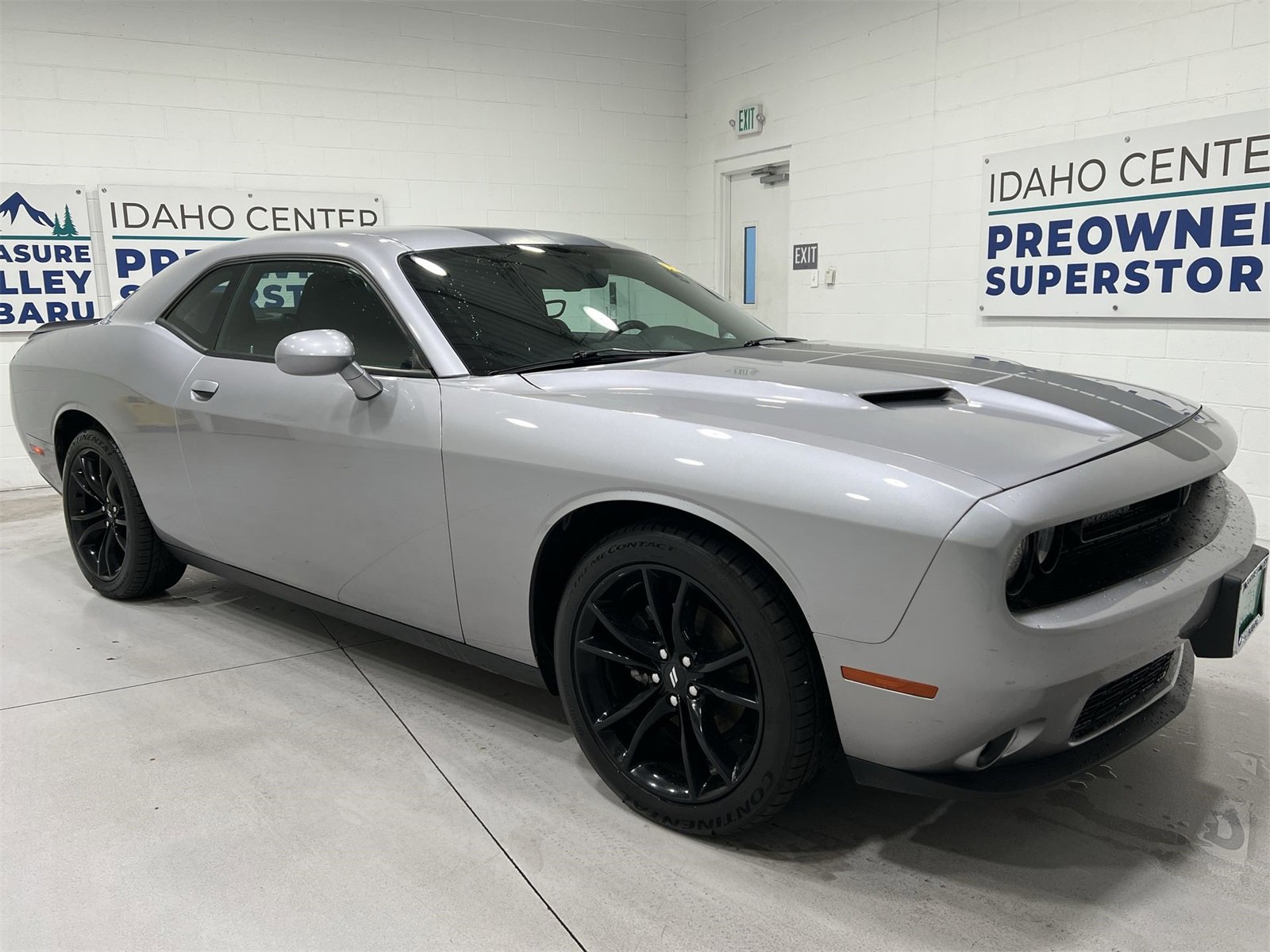 Used 2017 Dodge Challenger SXT w/ Blacktop Package image 2