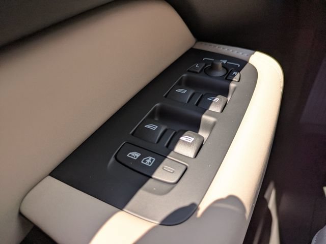 New 2026 Volvo XC60 T8 Plus w/ Protection Package Premier AWD/4WD image 26