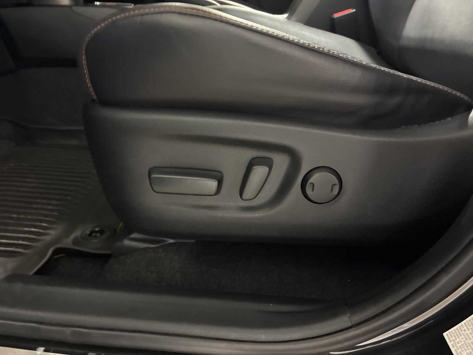 Used 2017 Toyota RAV4 SE image 17