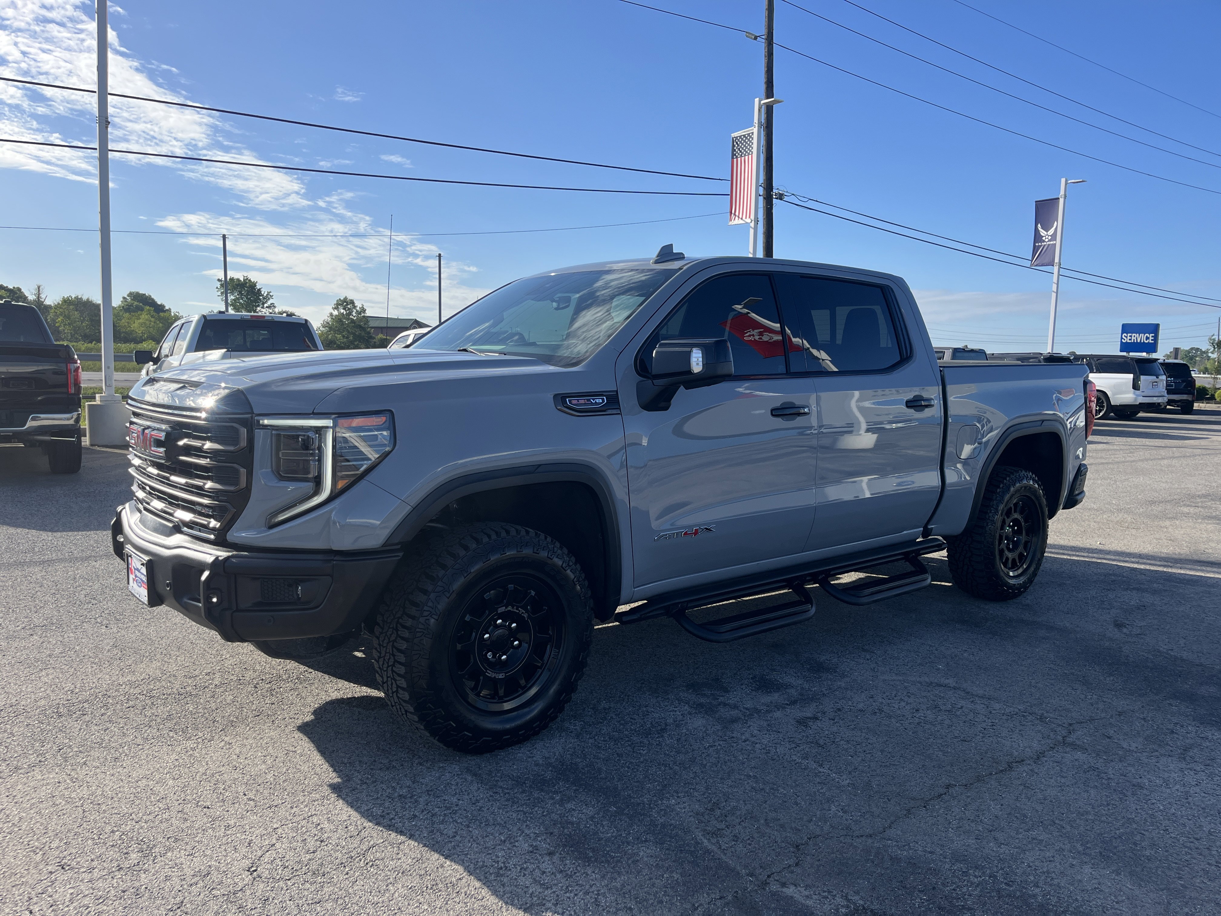 Used 2024 GMC Sierra 1500 AT4X w/ AT4X AEV Edition image 8