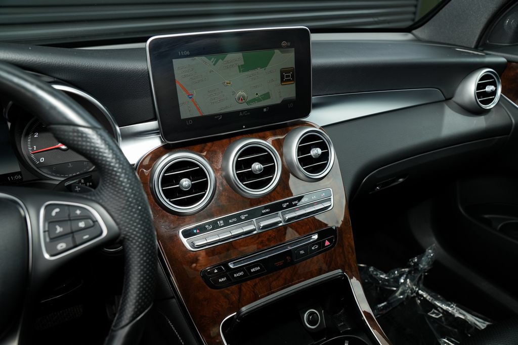 Used 2018 Mercedes-Benz GLC 300 4MATIC image 24