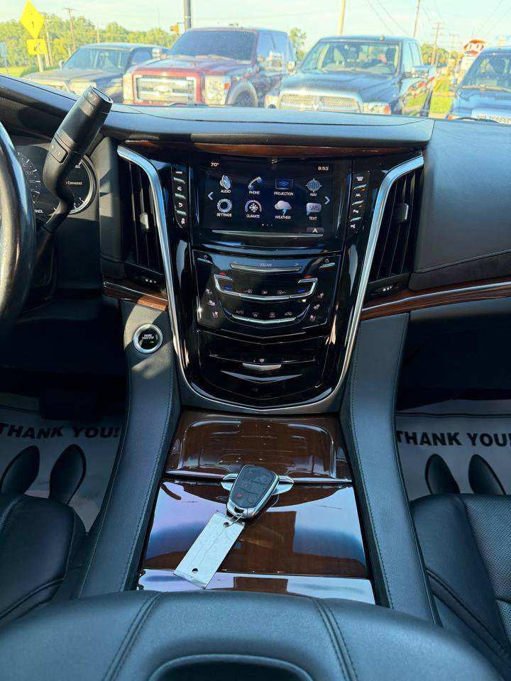 Used 2019 Cadillac Escalade Luxury AWD/4WD image 11