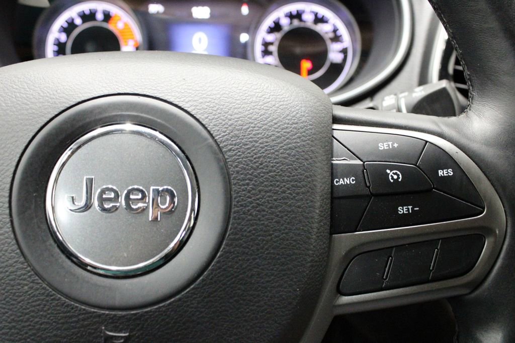 Used 2019 Jeep Cherokee Limited image 25