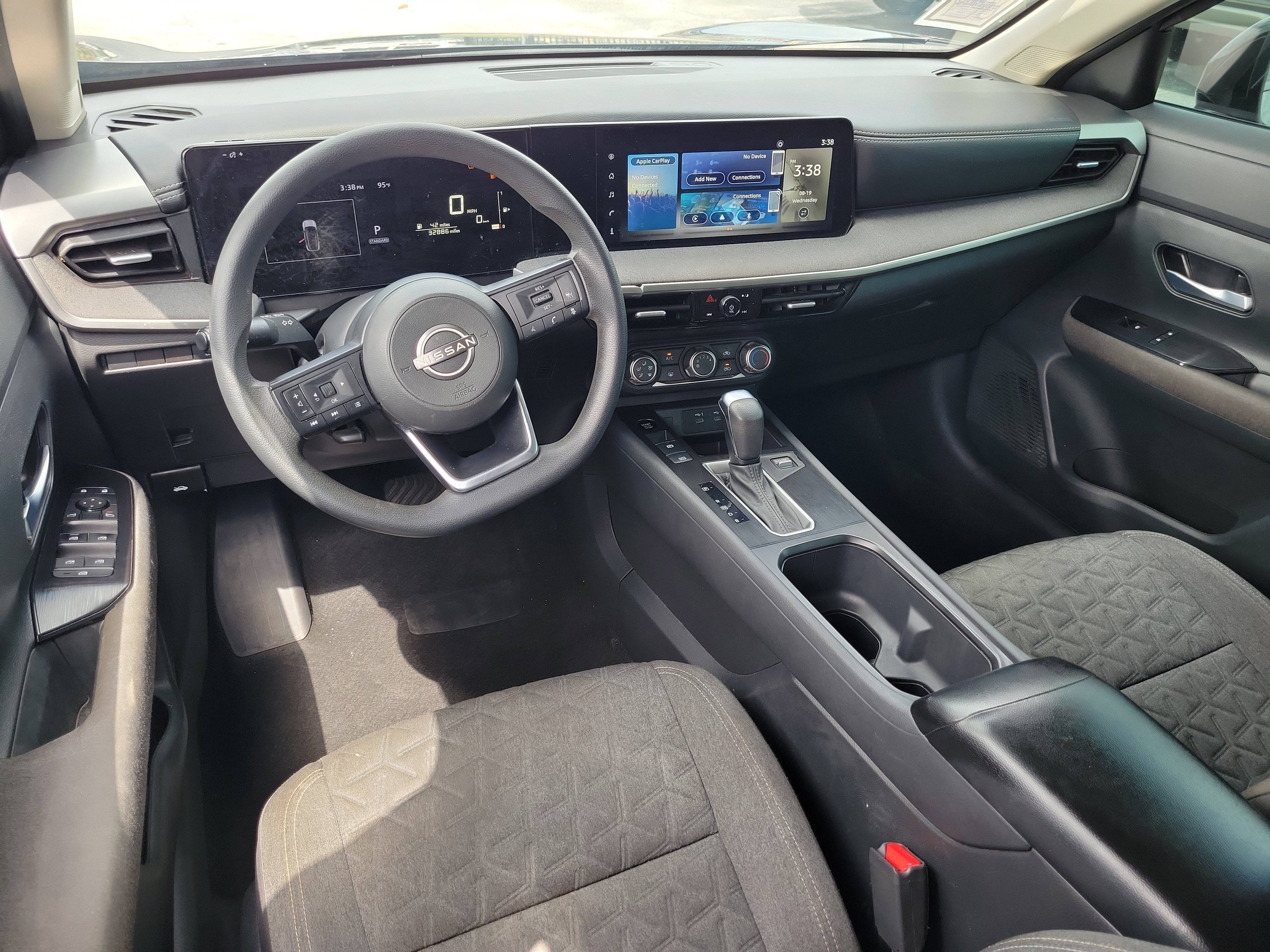 Certified 2025 Nissan Kicks SV w/ Charging Package FWD image 12
