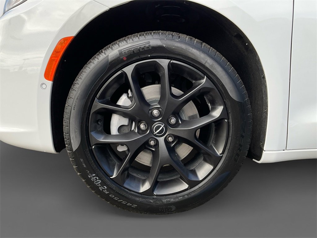 New 2026 Chrysler Pacifica Select w/ S Appearance Package image 15