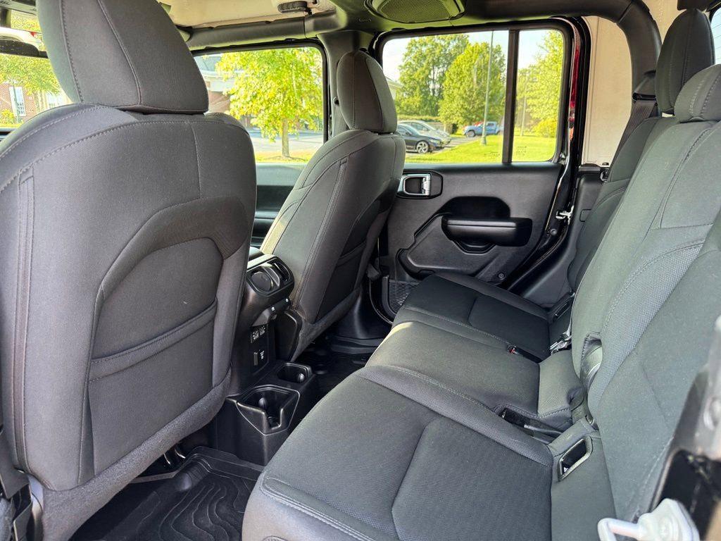 Used 2021 Jeep Gladiator Sport AWD/4WD image 15
