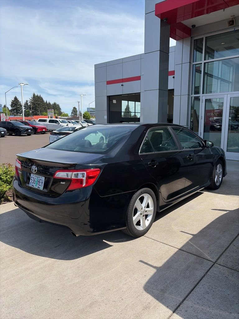 Used 2014 Toyota Camry SE FWD image 2