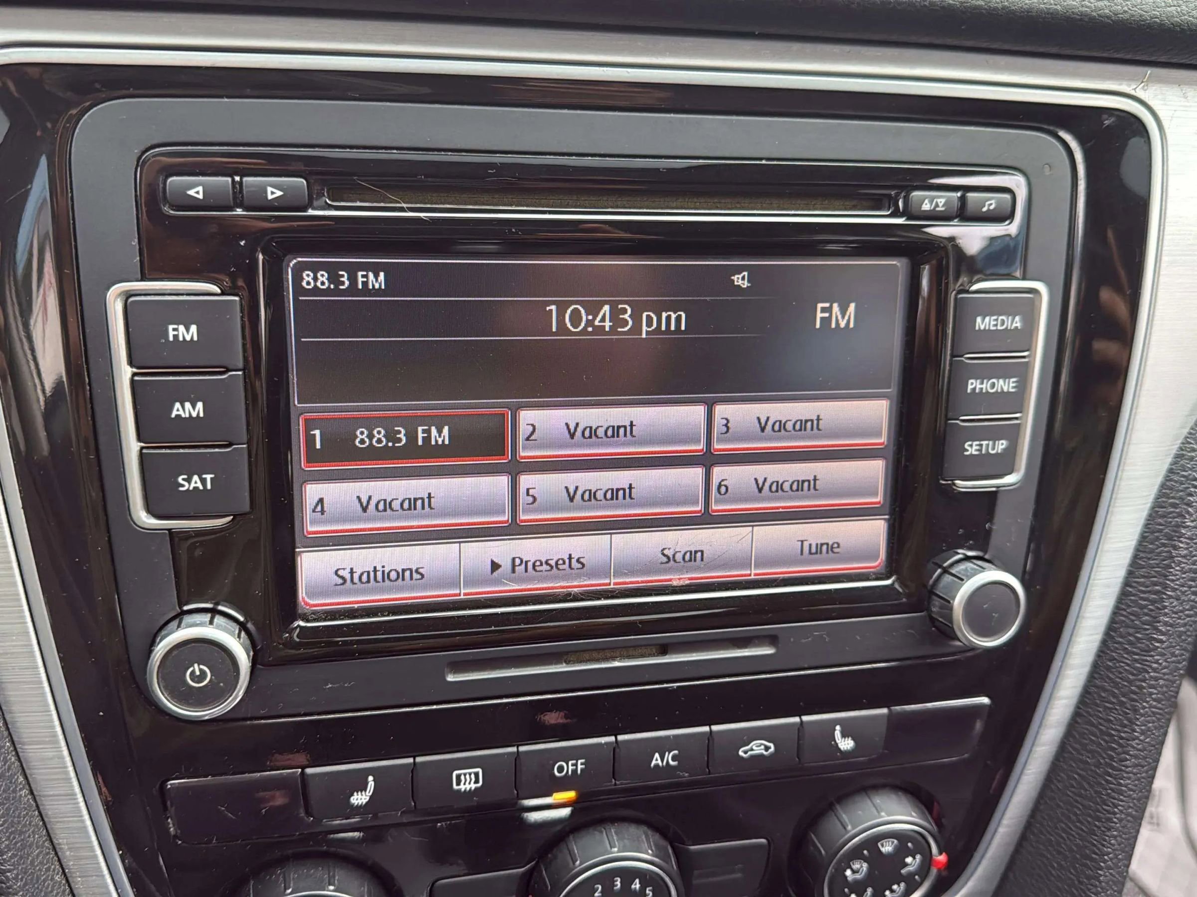 Used 2013 Volkswagen Passat TDI SE image 21