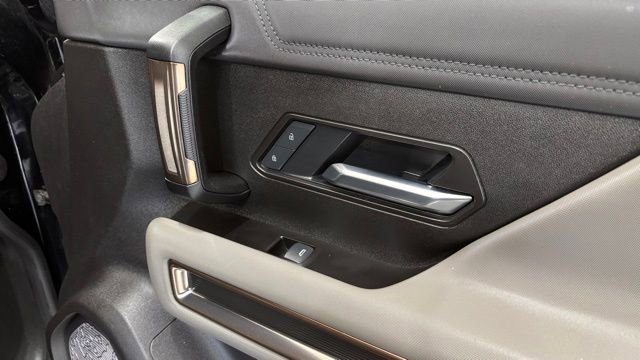 Used 2025 GMC Hummer EV 2X image 25