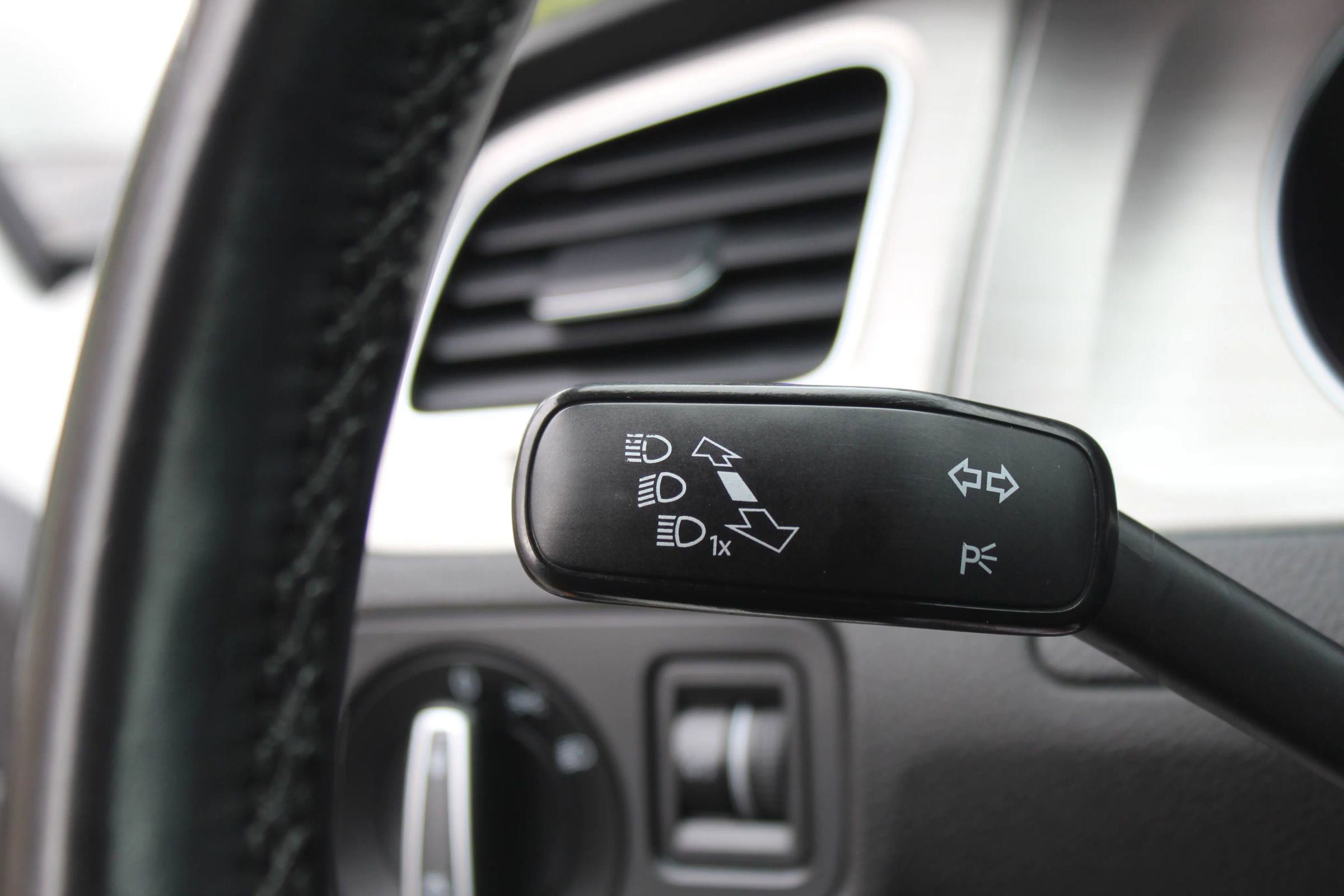 Used 2017 Volkswagen Golf Wolfsburg Edition image 28