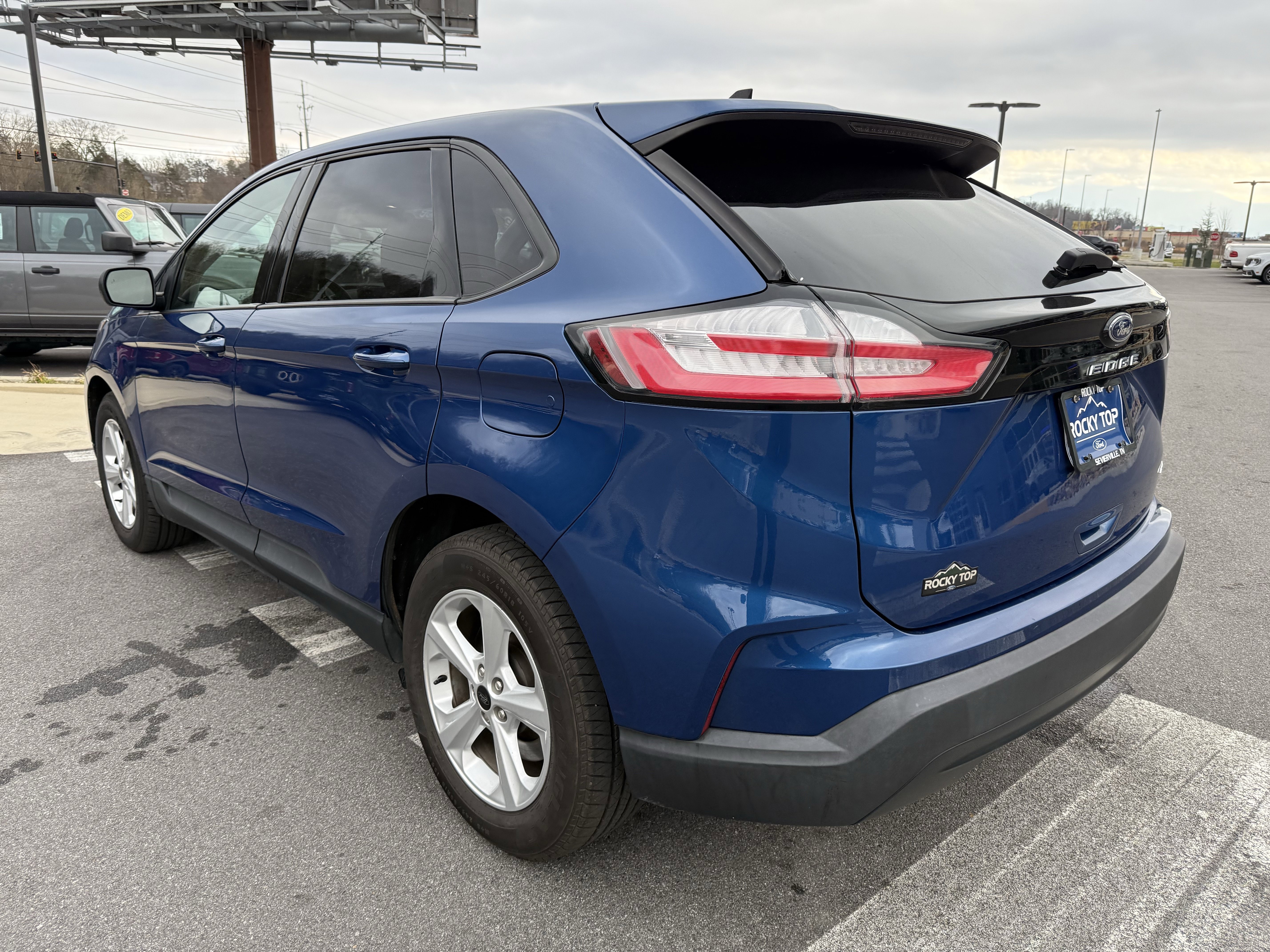 Used 2023 Ford Edge SE image 7