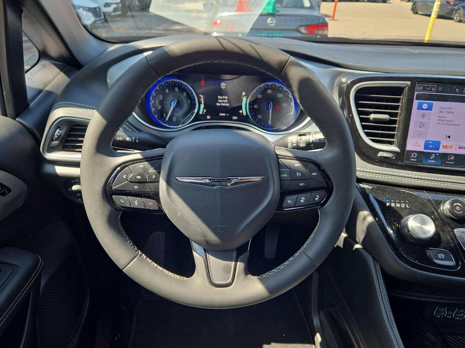 Used 2025 Chrysler Pacifica Limited FWD image 21