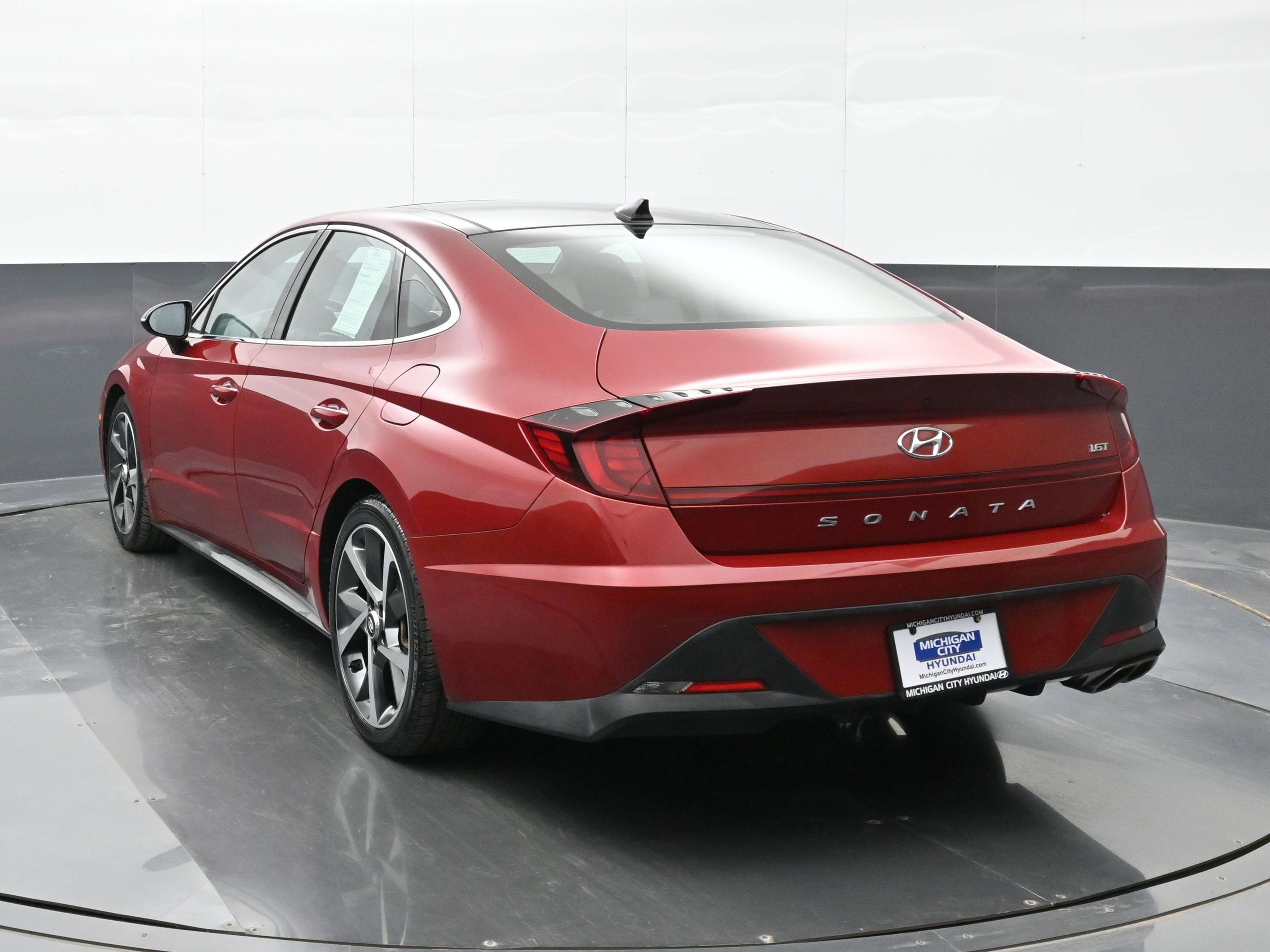 Used 2023 Hyundai Sonata SEL Plus FWD image 2