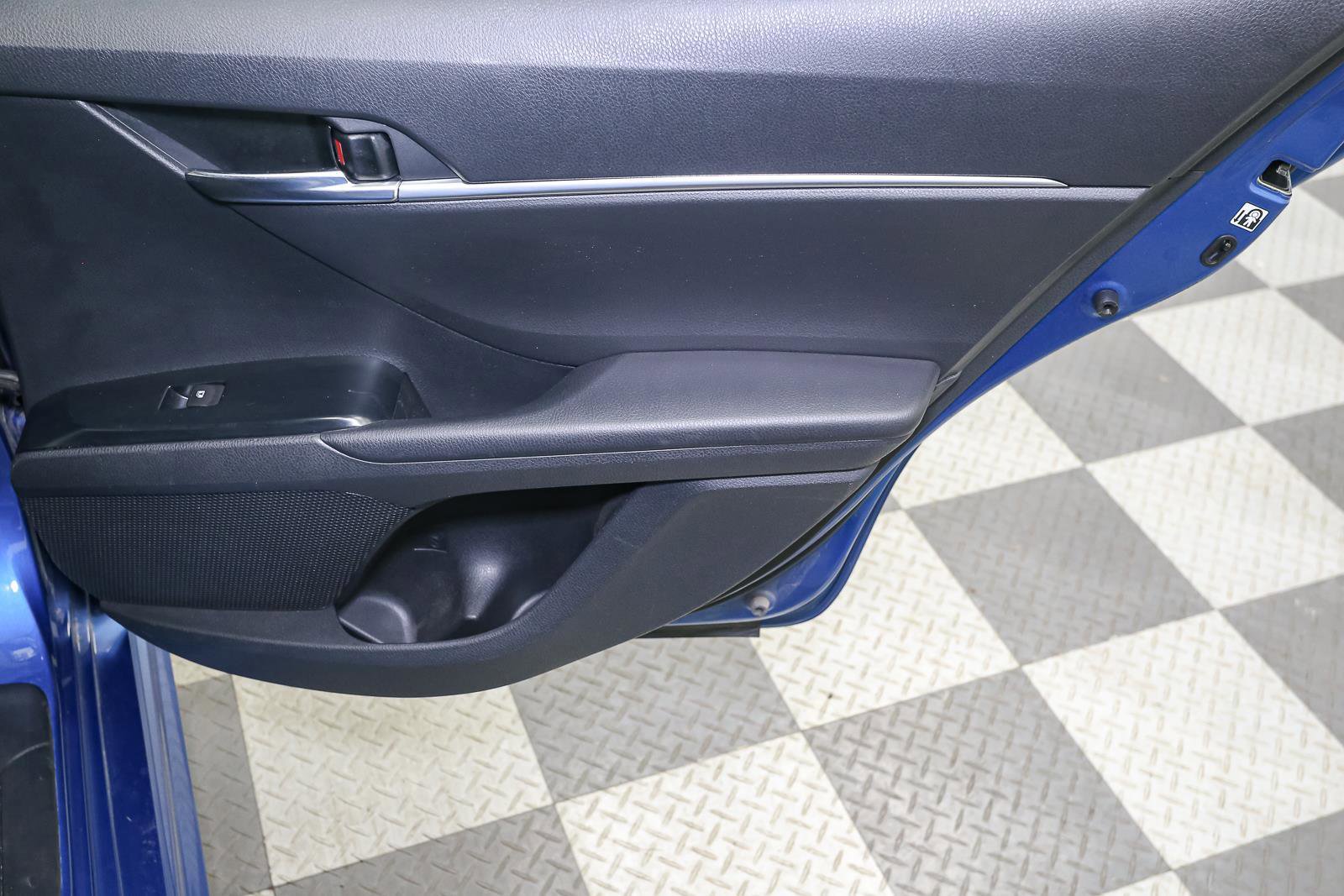 Used 2018 Toyota Camry SE image 23