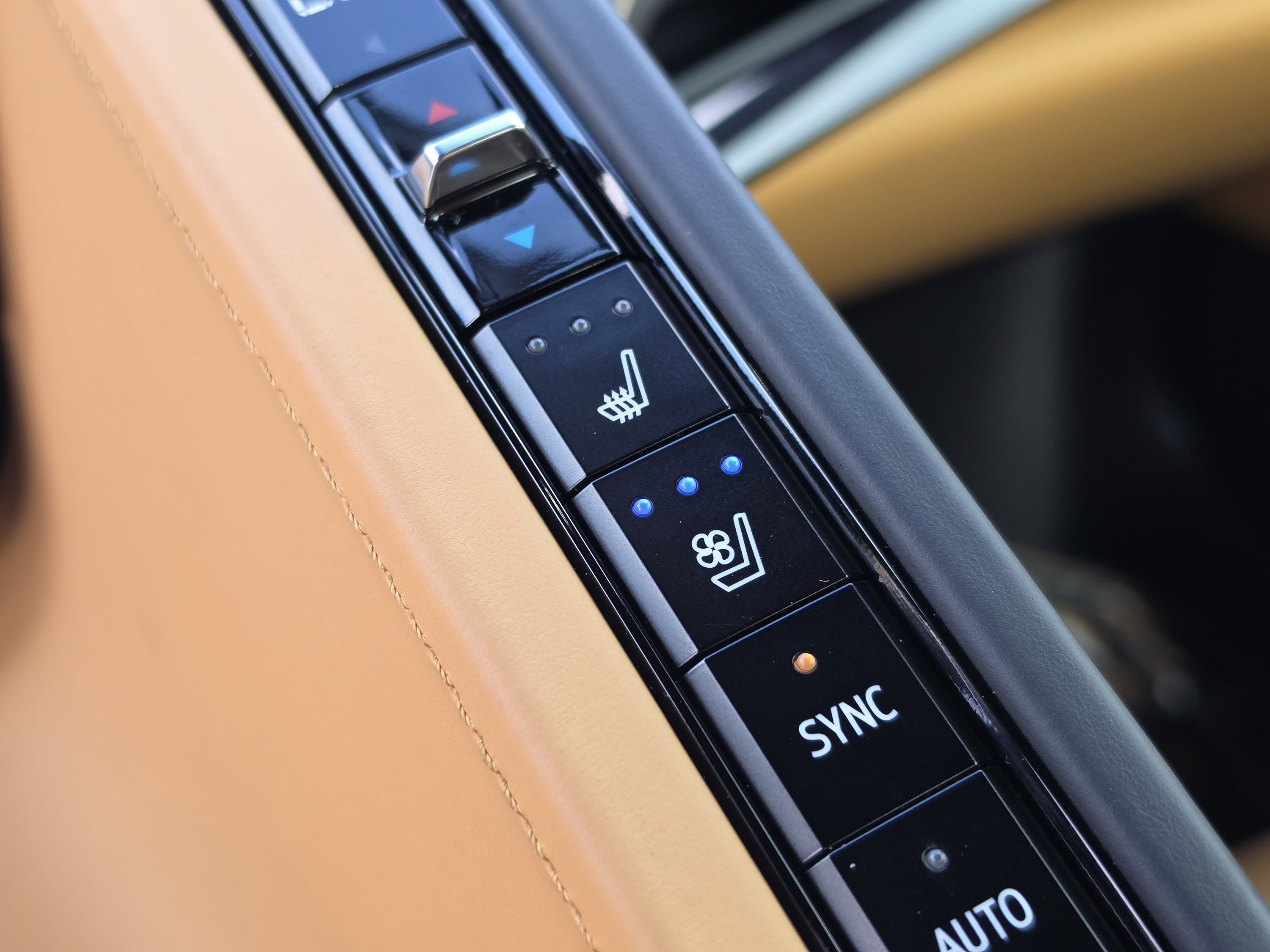 Used 2023 Chevrolet Corvette Stingray Premium Conv w/ Z51 Performance Package RWD image 29