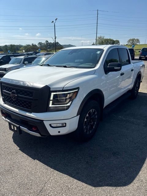 Used 2024 Nissan Titan PRO-4X w/ Pro-4x Convenience Package AWD/4WD image 3