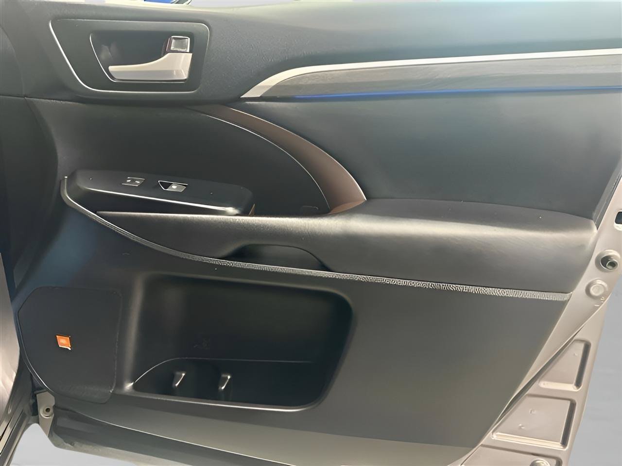 Used 2019 Toyota Highlander Limited Platinum AWD/4WD image 23