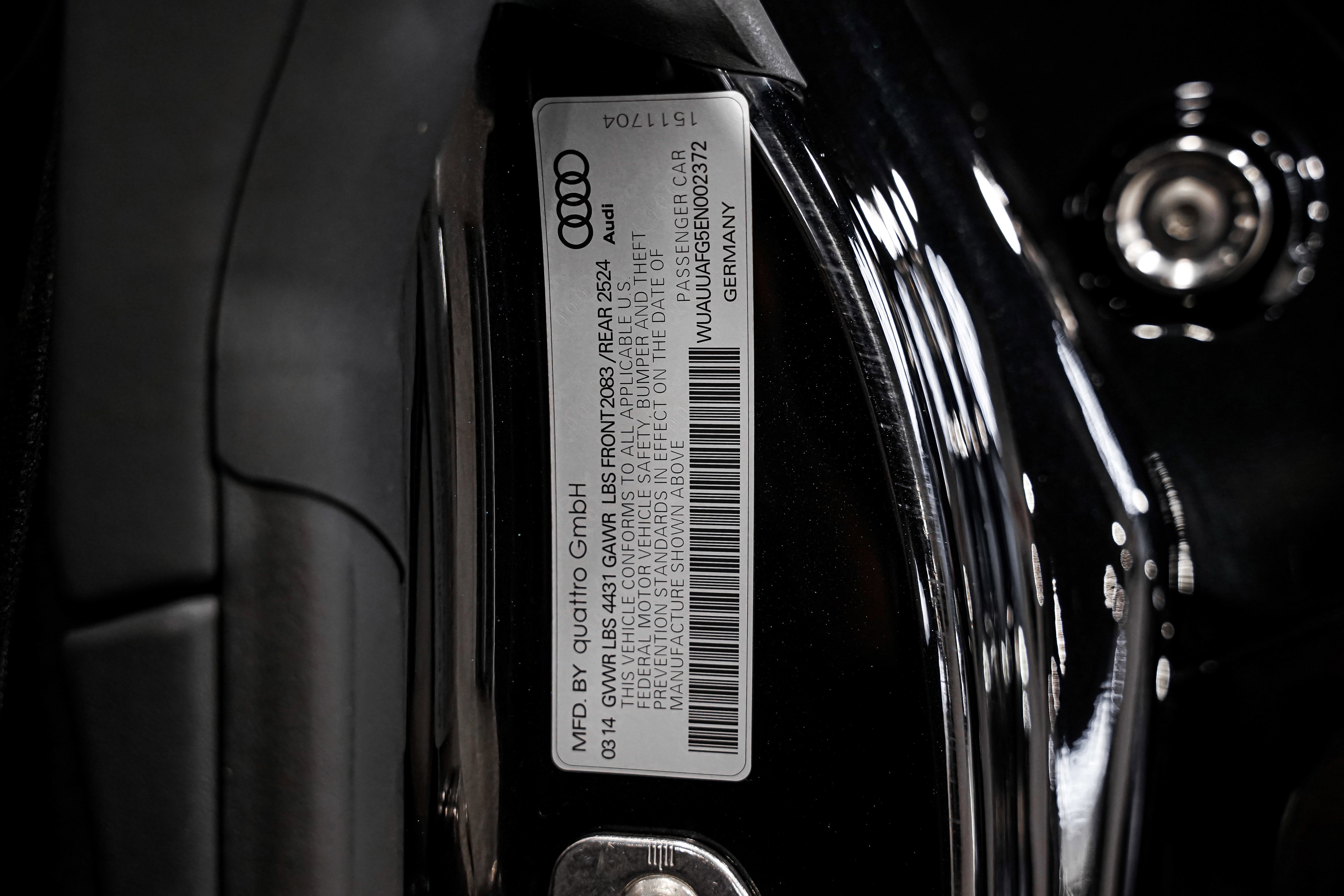 Used 2014 Audi R8 V8 w/ Full Leather Package image 42