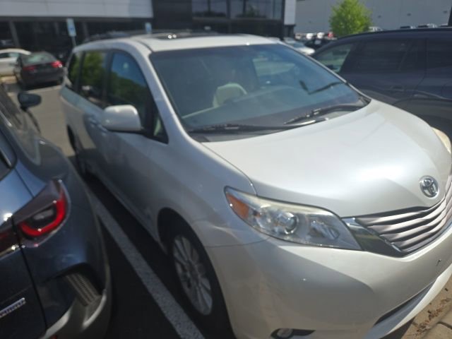 Used 2015 Toyota Sienna XLE w/ XLE Navigation Package AWD/4WD image 10