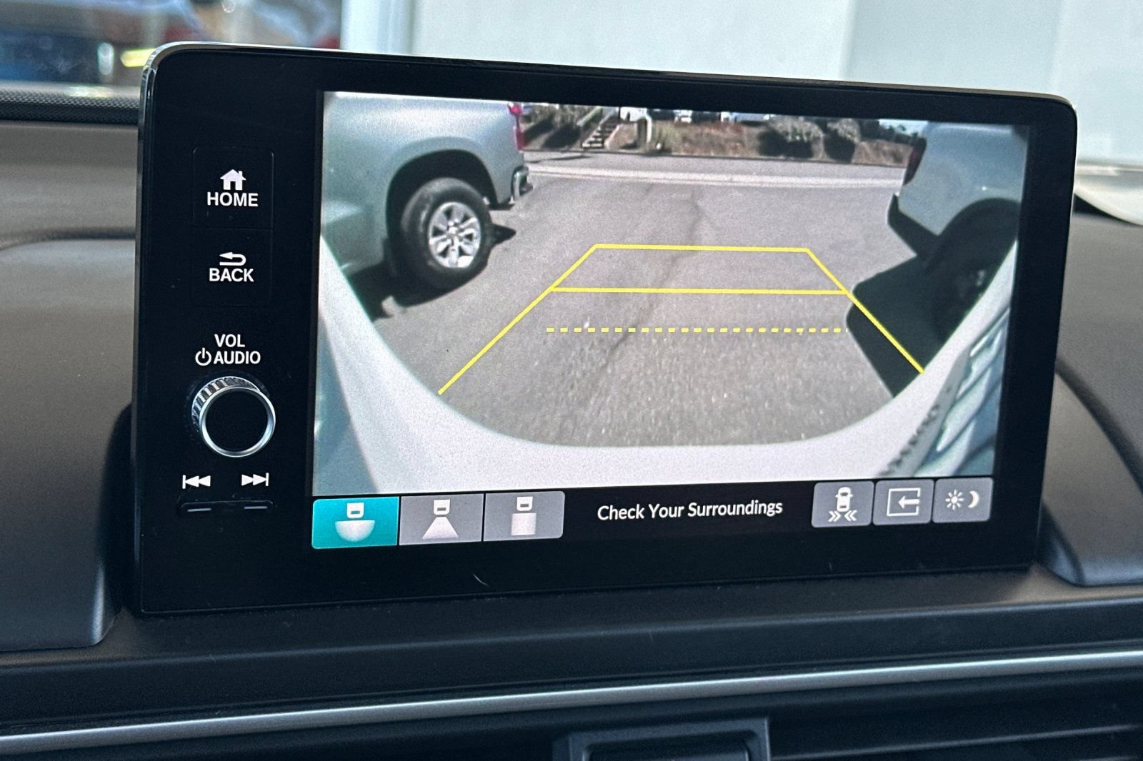 Certified 2025 Honda Pilot Touring image 18