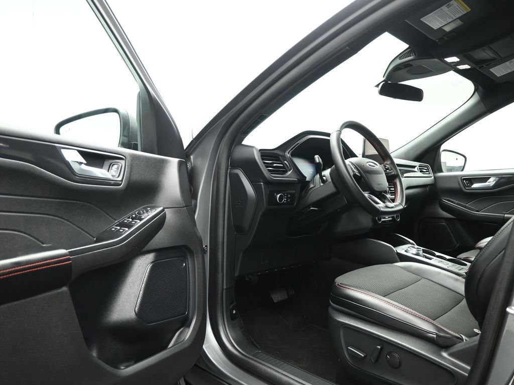 Certified 2025 Ford Escape ST-Line image 9