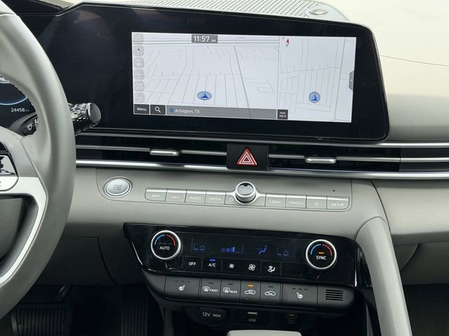 Used 2025 Hyundai Elantra SEL image 16