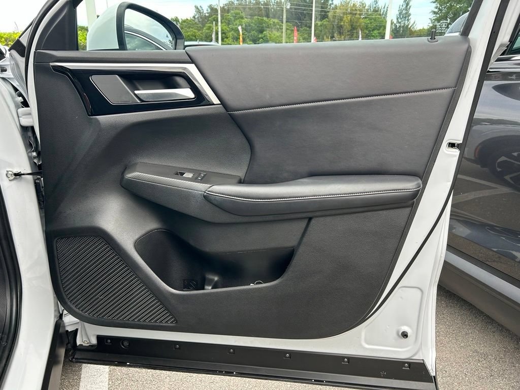Used 2024 Mitsubishi Outlander SE AWD/4WD image 39