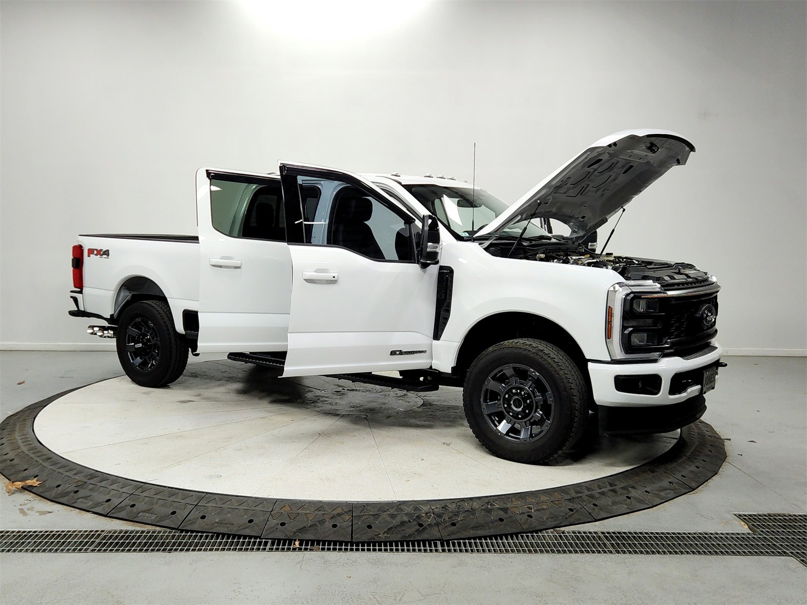 Used 2024 Ford F250 Lariat w/ Sport Appearance Package image 9