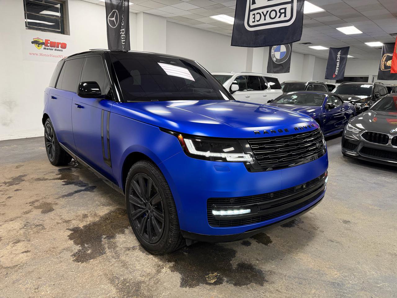 Used 2023 Land Rover Range Rover Long Wheelbase Autobiography image 4
