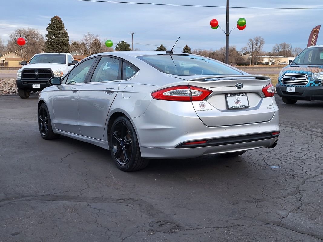 Used 2016 Ford Fusion SE image 3