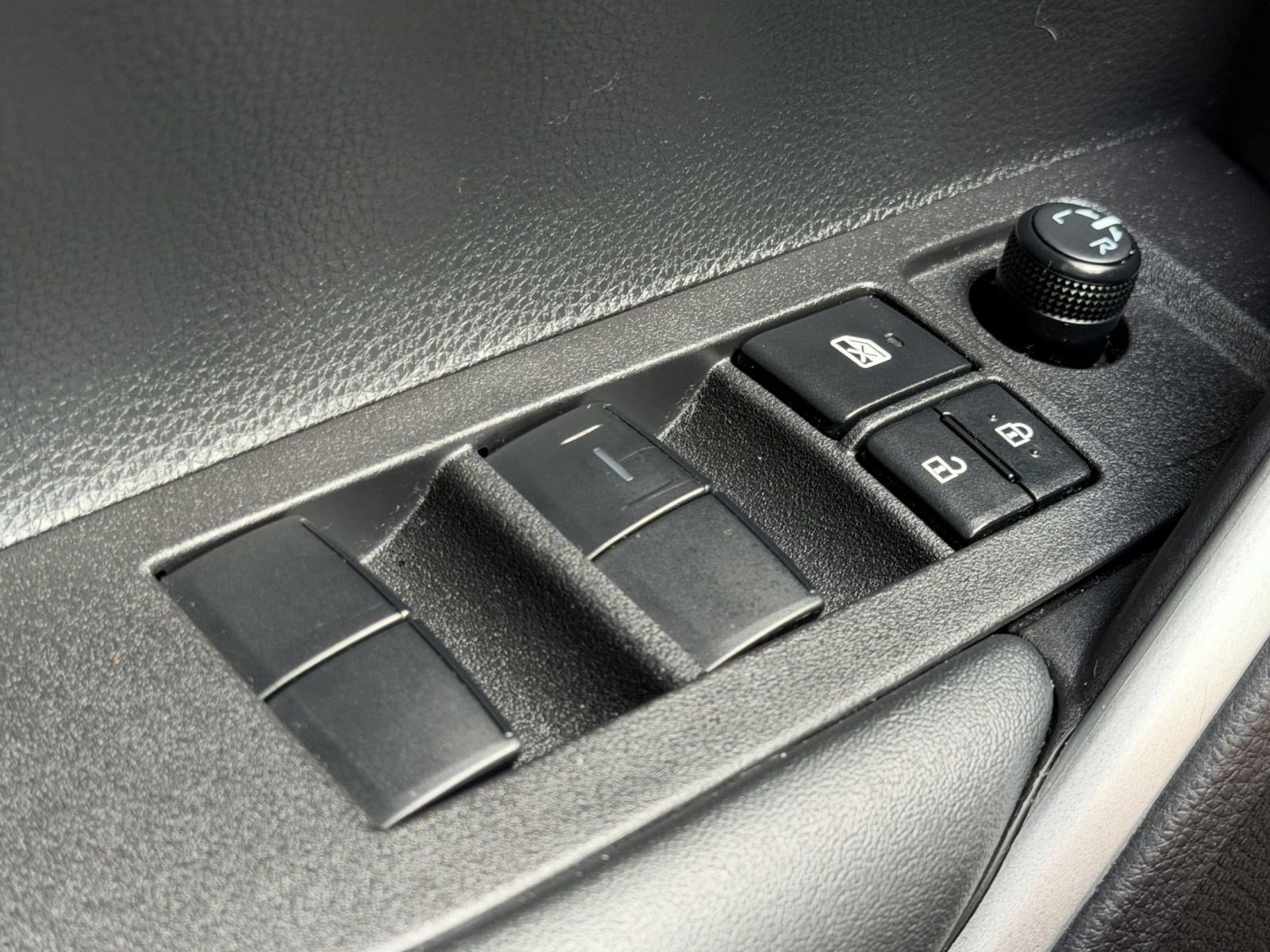 Certified 2025 Toyota Corolla Cross LE FWD image 30