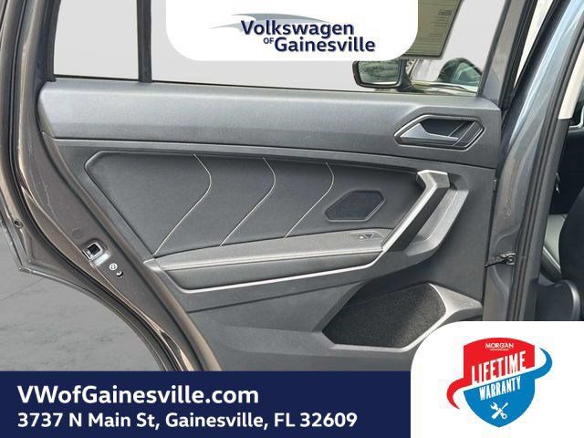 Used 2024 Volkswagen Tiguan SE AWD/4WD image 15