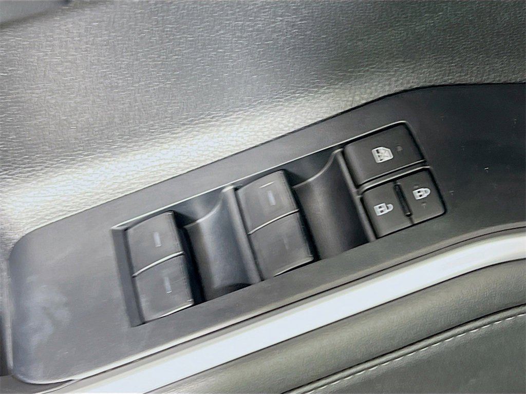 Certified 2024 Toyota Highlander XLE image 17