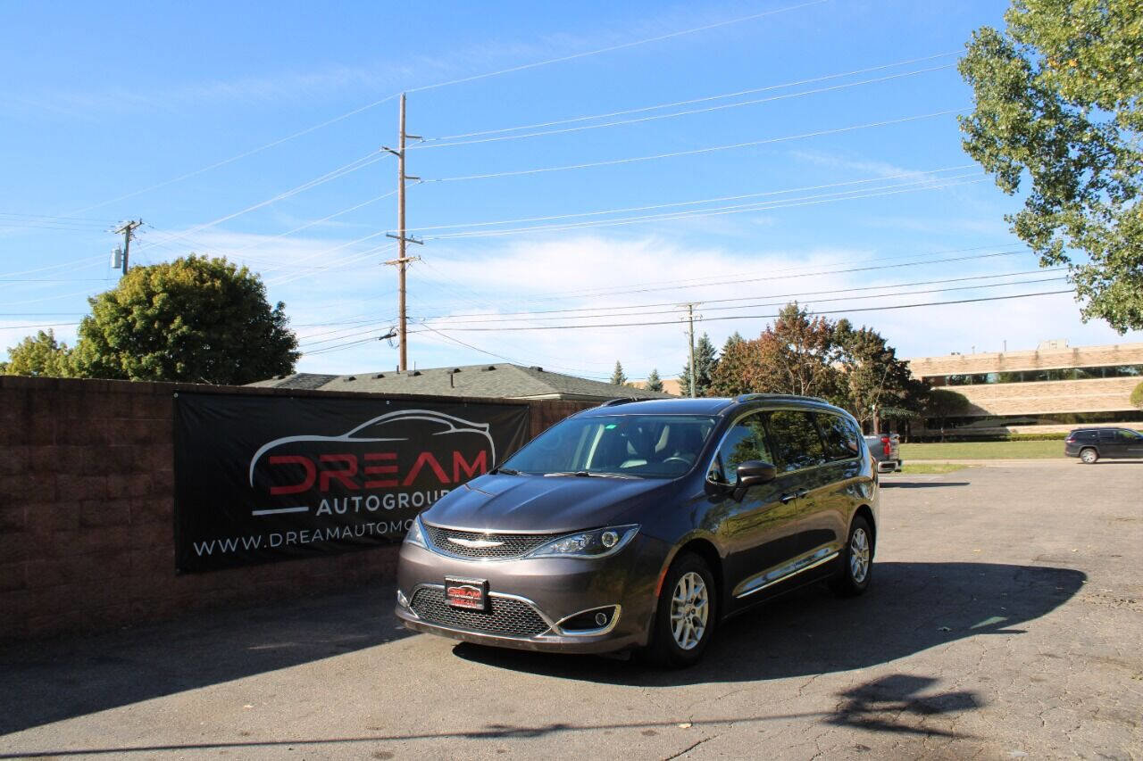 Used 2020 Chrysler Pacifica Touring-L image 1