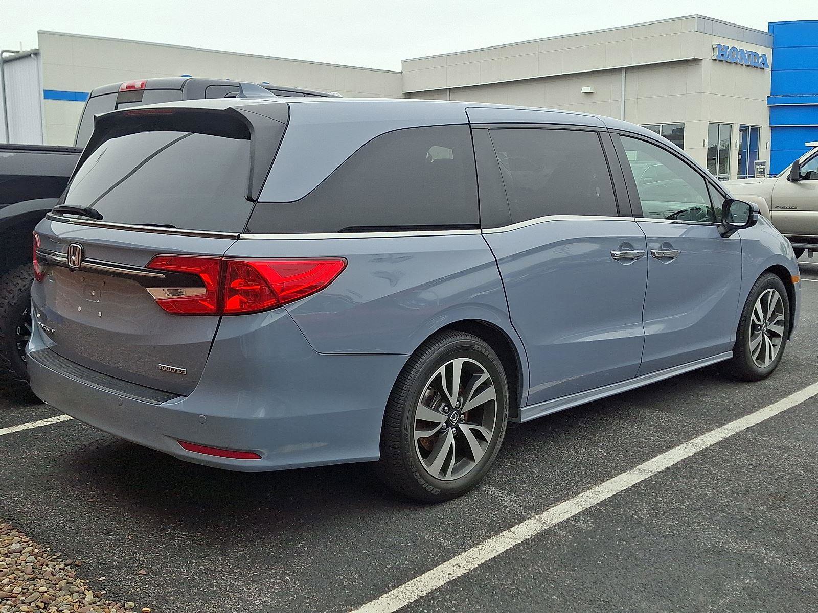 Used 2023 Honda Odyssey Touring image 3