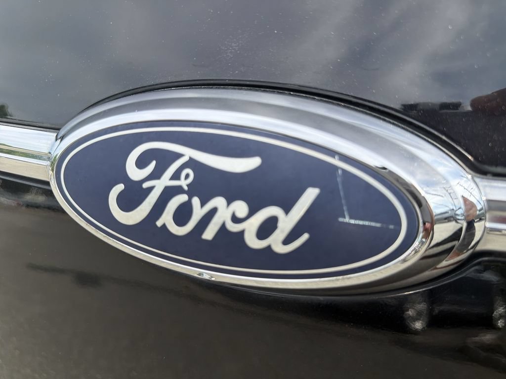 Used 2019 Ford Taurus SE FWD image 15