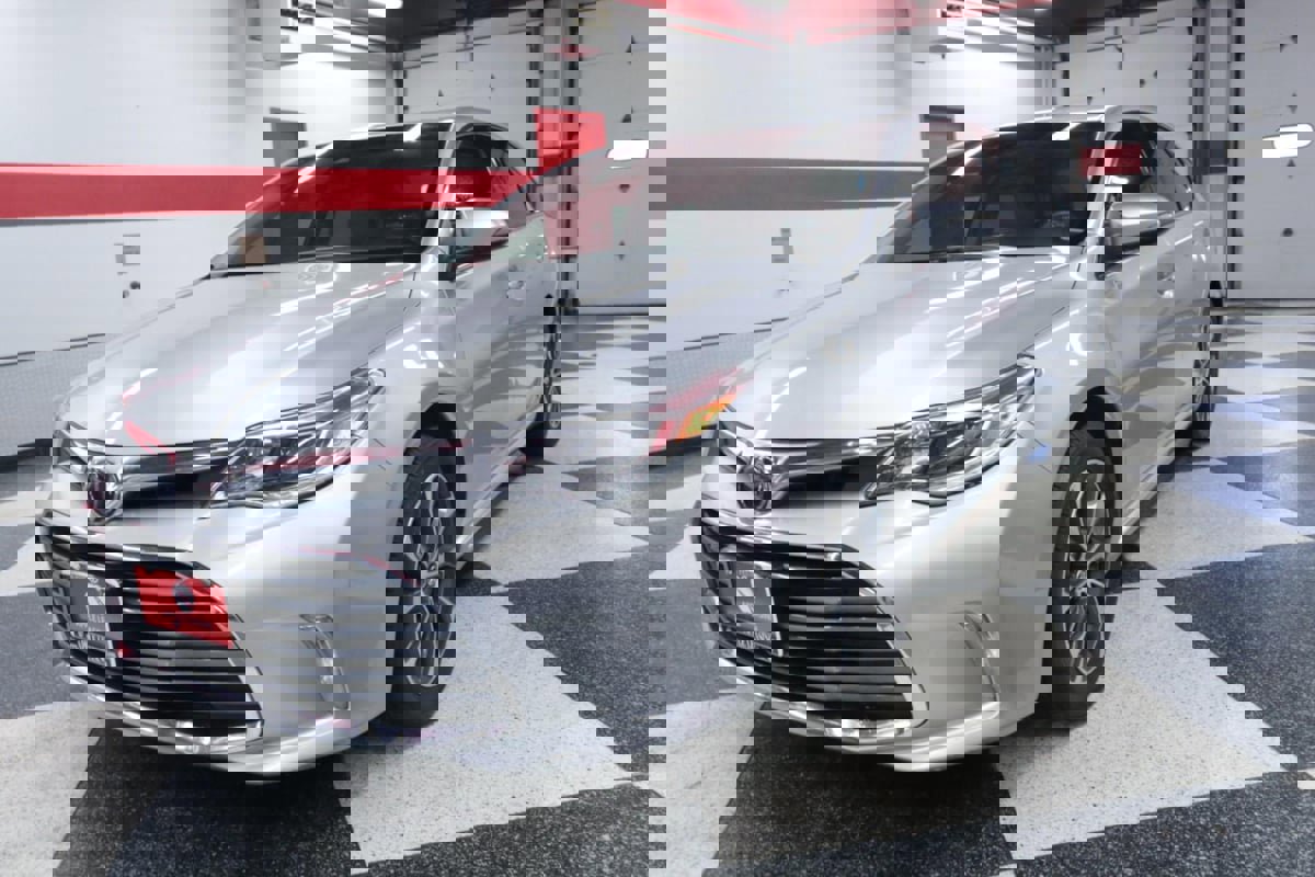 Used 2018 Toyota Avalon XLE Premium FWD image 5