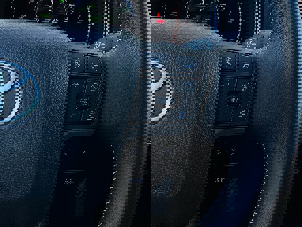 Used 2025 Toyota Camry SE image 34