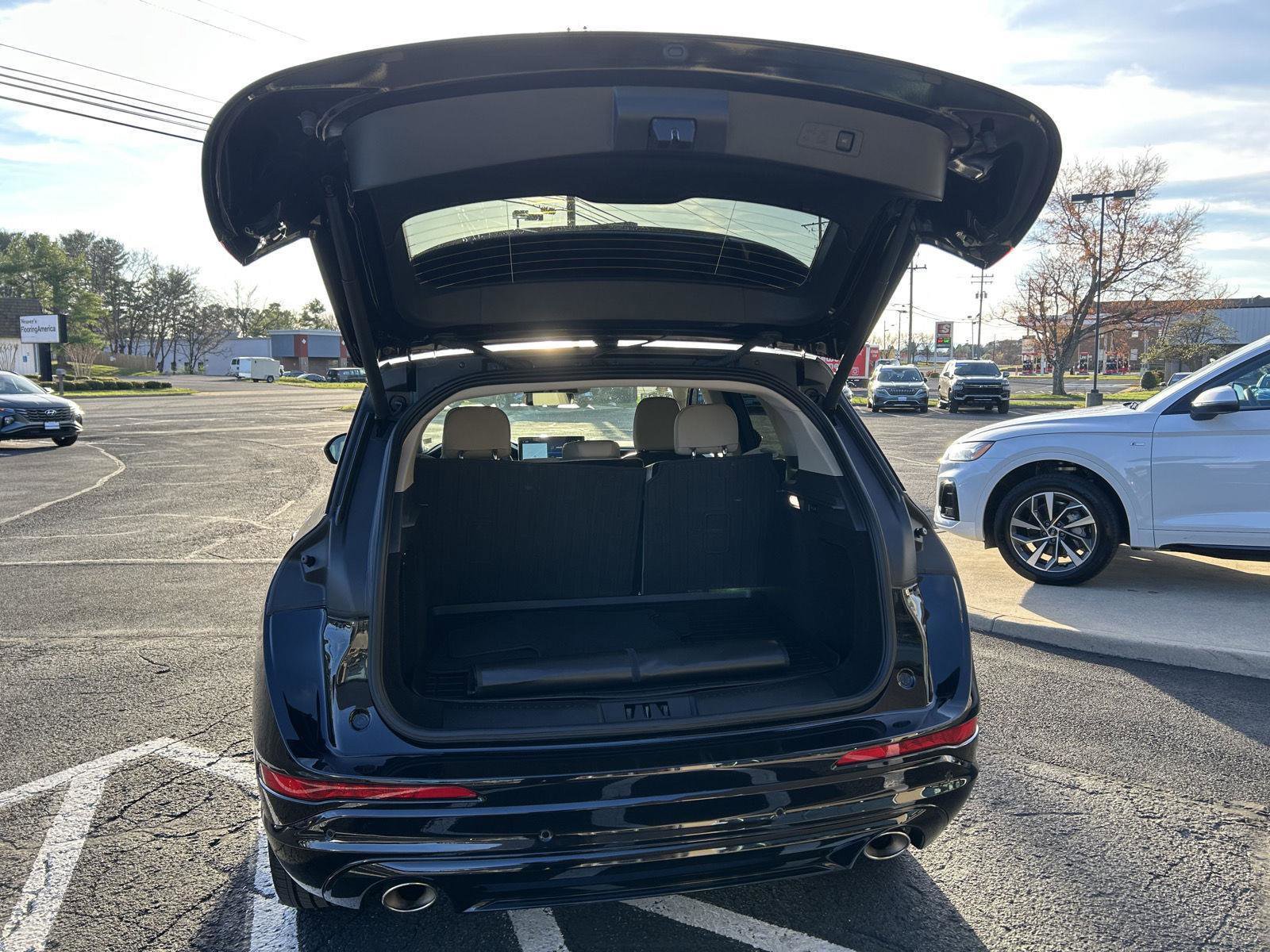 Used 2025 Lincoln Corsair AWD w/ Equipment Group 101A image 6