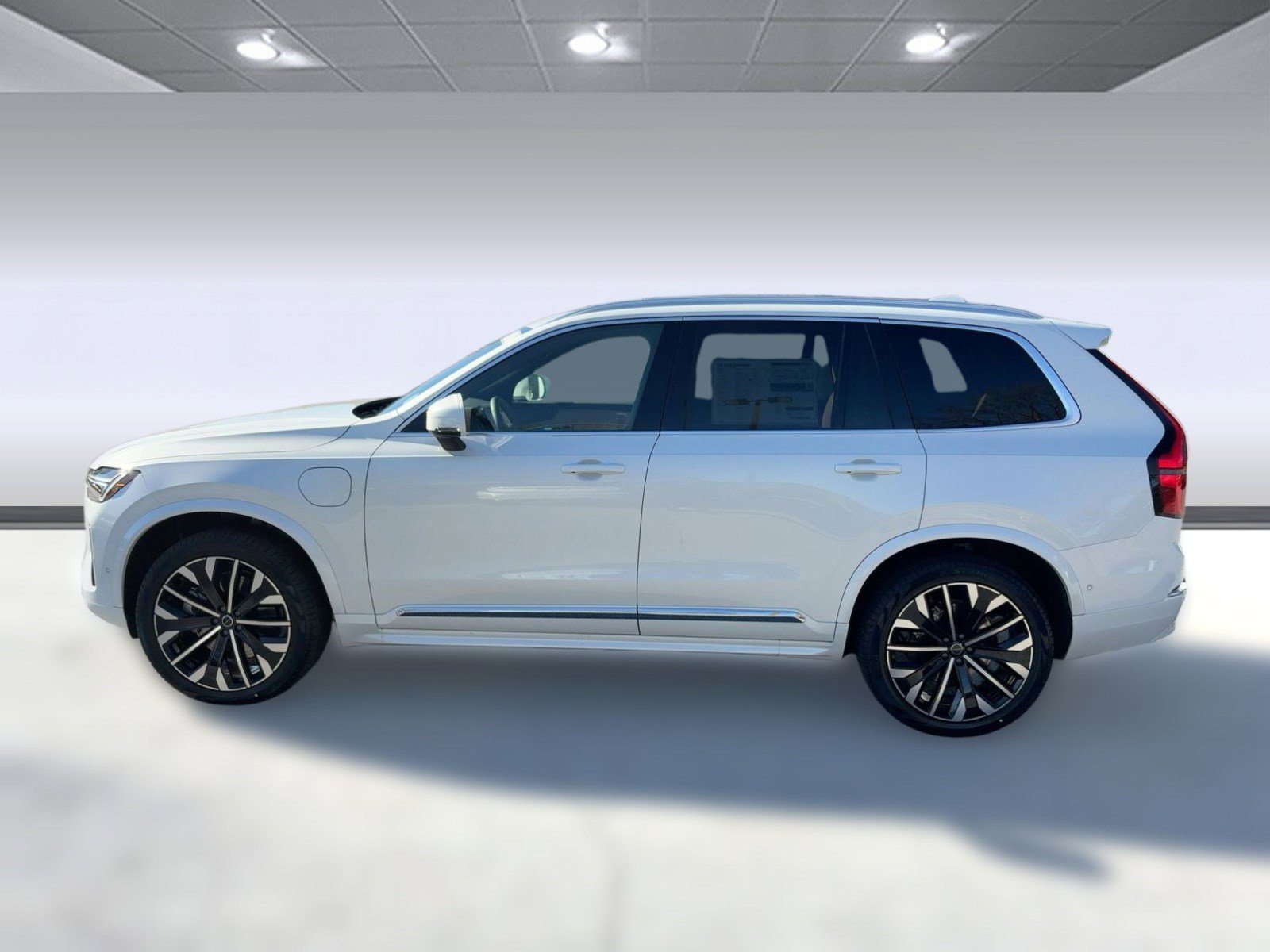 New 2026 Volvo XC90 T8 Plus w/ Protection Package image 2