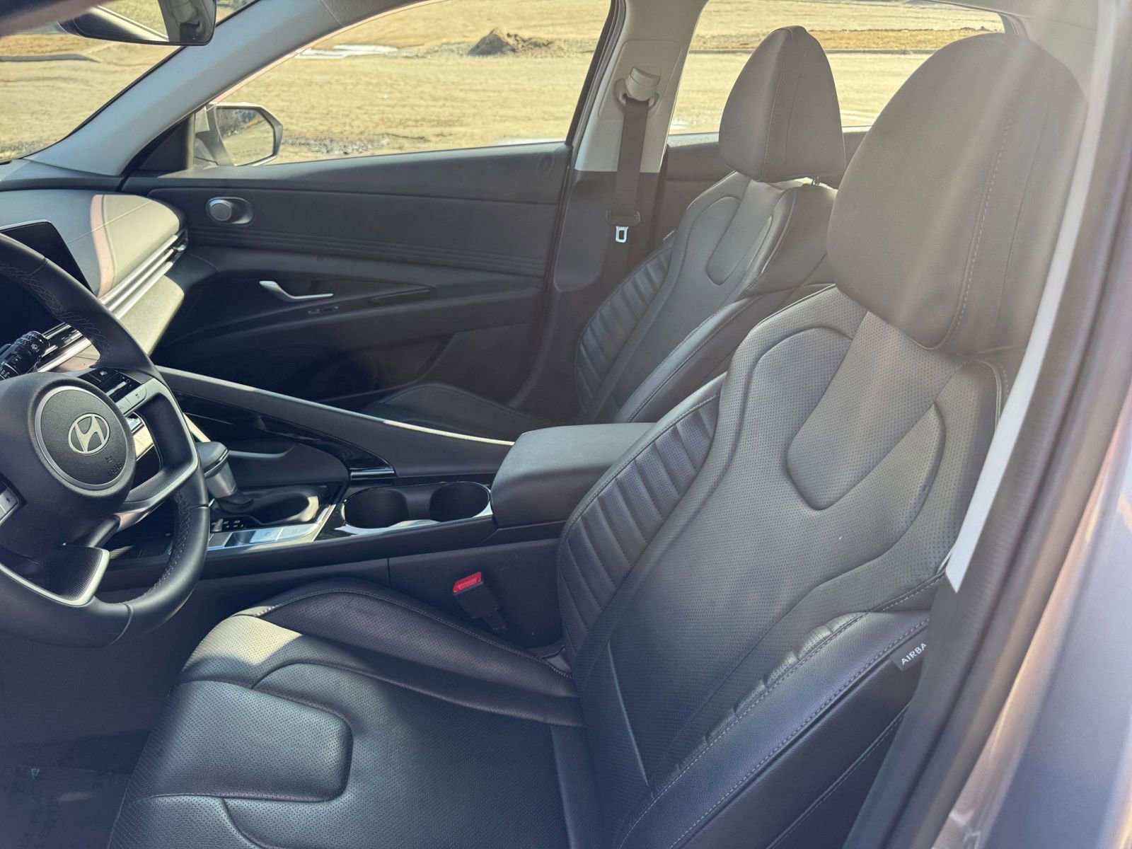 Used 2025 Hyundai Elantra Limited image 28